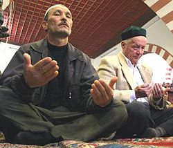Кримські татари проводять урочистий намаз з нагоди одного з ісламських свят - Ураза-Байрам. Євпаторія, 12 жовтня 