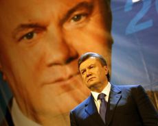Віктор Янукович виступає перед прибічниками у Сімферополі. 28 січня 